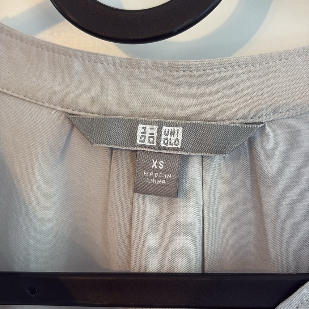 Uniqlo Gray 3/4 Sleeve Mandarin Collar Blouse - Picture 2 of 5